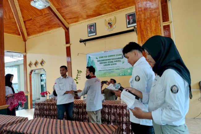PenanamanPohon dari Keluarga Mahasiswa  UNDIP SEMARANG