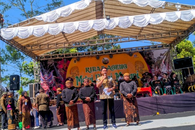 Kemeriahan Kirab Metri Bumi Merapi