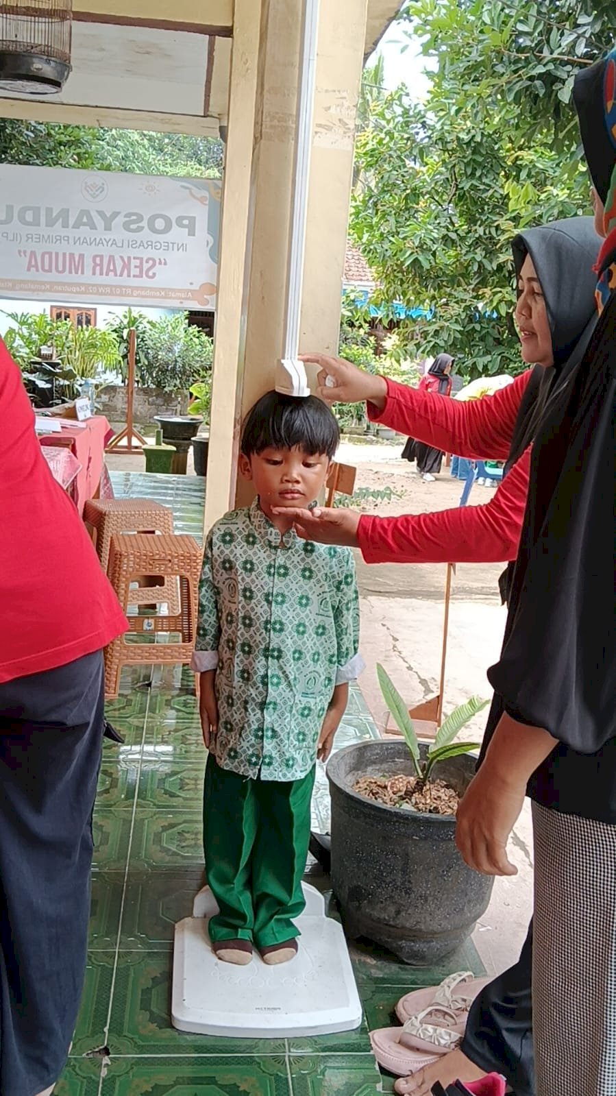 Camat beserta jajaran meninjau simulasi posyandu ILP di Desa Keputran Kecamatan Kemalang